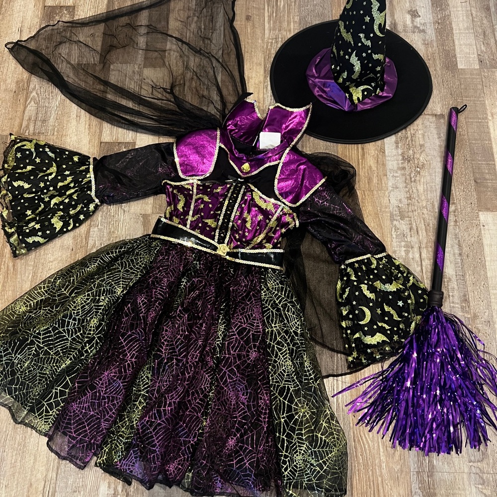 Girls which costume for Halloween